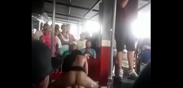  Teniendo sexo sin condon con una puta en publico